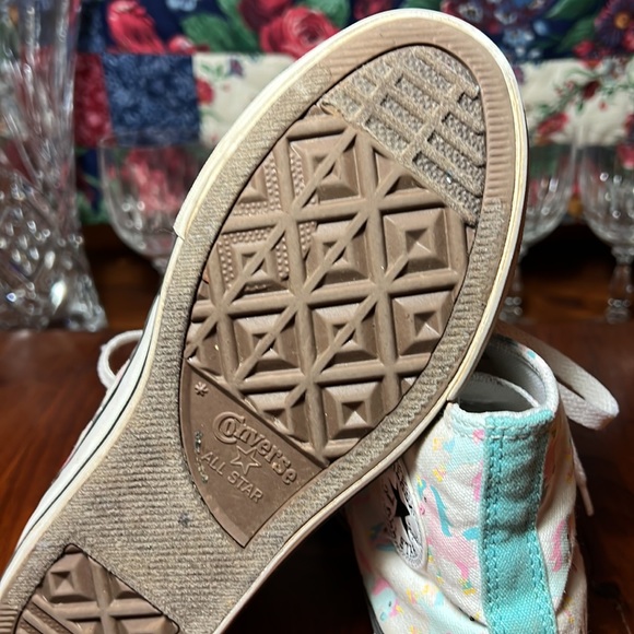 Converse Girls Pink & Blue Unicorn Print on white canvas qtr top sneakers. - Picture 8 of 9